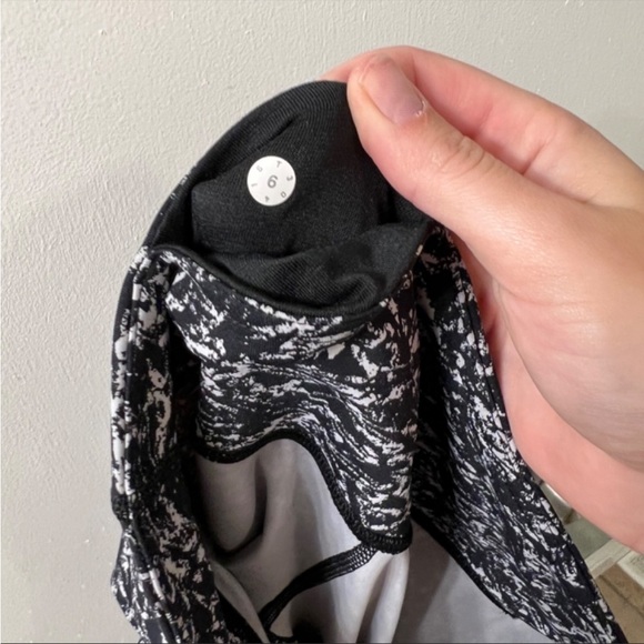 Lululemon | Wunder Under Leggings 6 Patterned - Picture 5 of 14